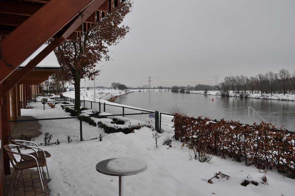 Thuiskomen, Genieten Aan Het Water Maaseik Oda fotoğraf